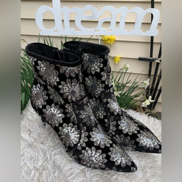 CHARLES DAVID women’s black sequined size 11 pointy toe ankle boots MINT cond. - Picture 2 of 11
